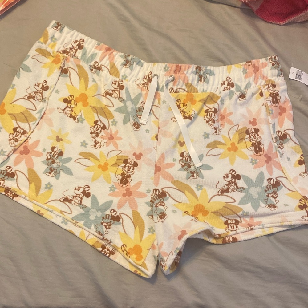 NWT: Disney parks floral Minnie shorts!